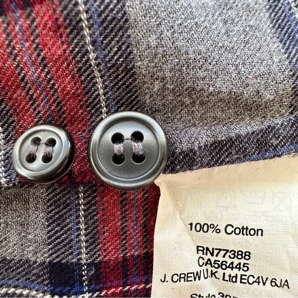 J. Crew button  down shirt with long sleeves in 💯 cotton flannel, plaid - Picture 9 of 9